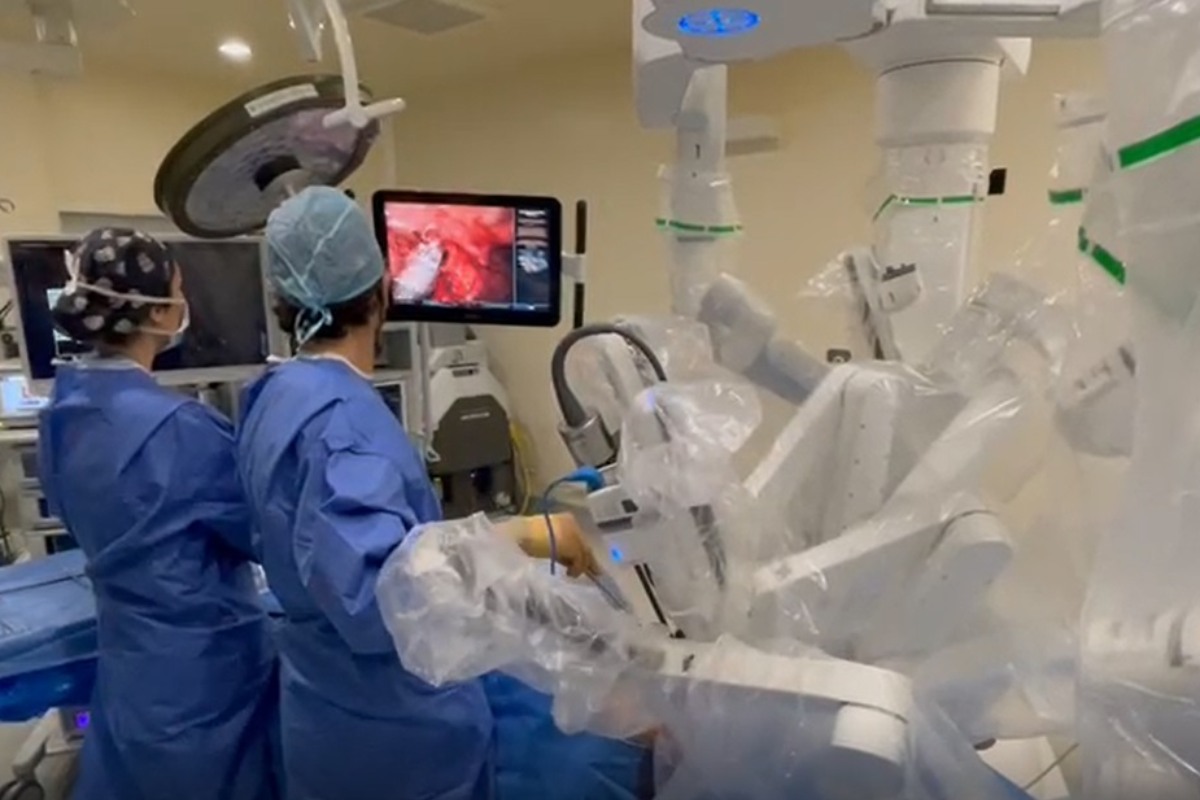 Diego González Rivas, cirujano torácico que ha creado y enseñado en todo el mundo una técnica mínimamente invasiva para operar el pulmón, Uniportal VATS.